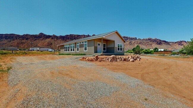 Building Photo - 2070 Starbuck Ln