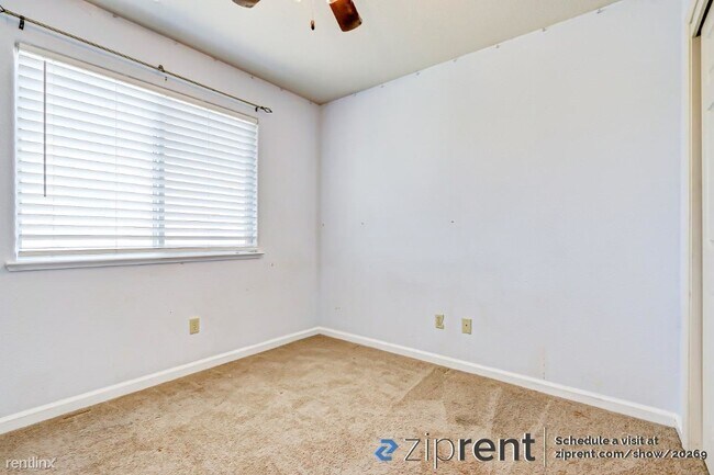 Building Photo - 5 br, 3 bath House - 1003 Sun Meadow Drive...