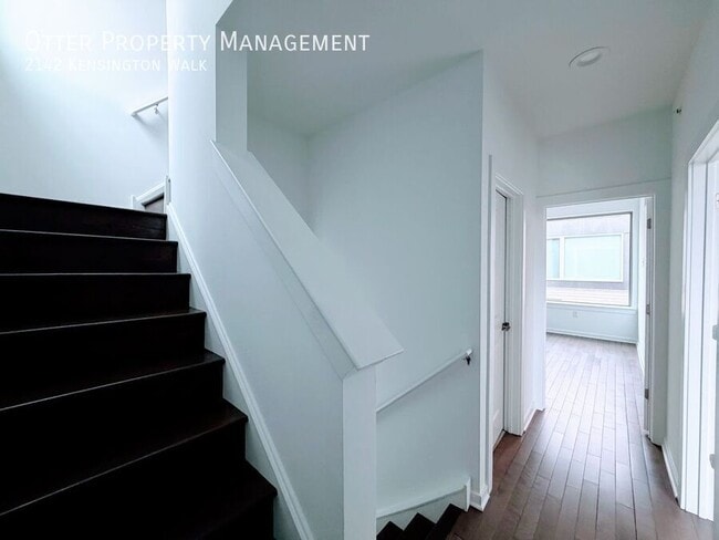 Building Photo - 2142 Kensington Walk