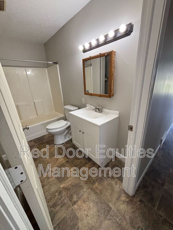 Building Photo - 1544 Fuller Ct