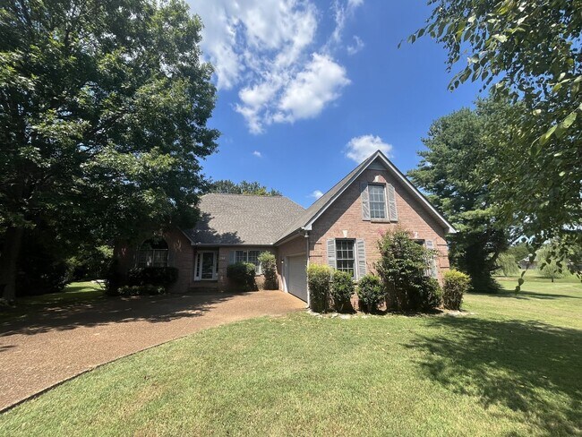Primary Photo - Super spacious 5 bedroom/3.5 bath home for rent in Murfreesboro!