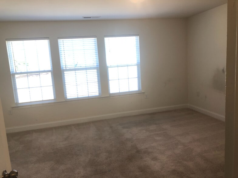 Building Photo - Room in Townhome on Scholar Dr