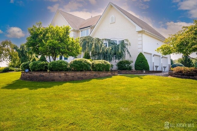 Primary Photo - 19 Meadowlark Dr