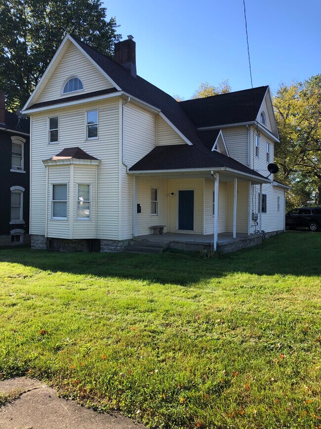 866 McIntire Ave 866 McIntire Ave Zanesville OH 43701 Apartment Finder