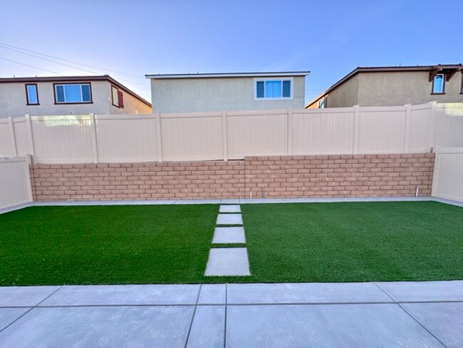 Building Photo - BRAND NEW 3 bedroom Willow Springs home av...