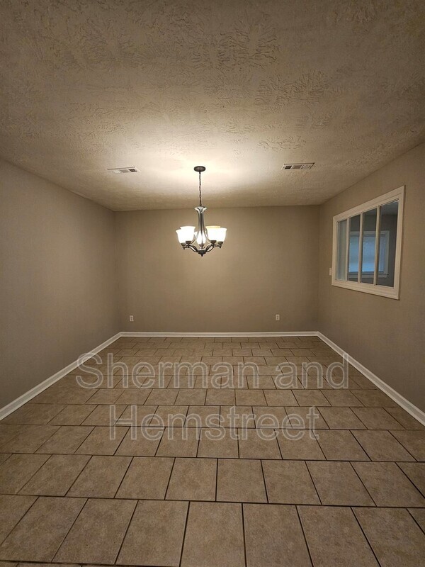 Building Photo - 3306 Tanglewood Dr