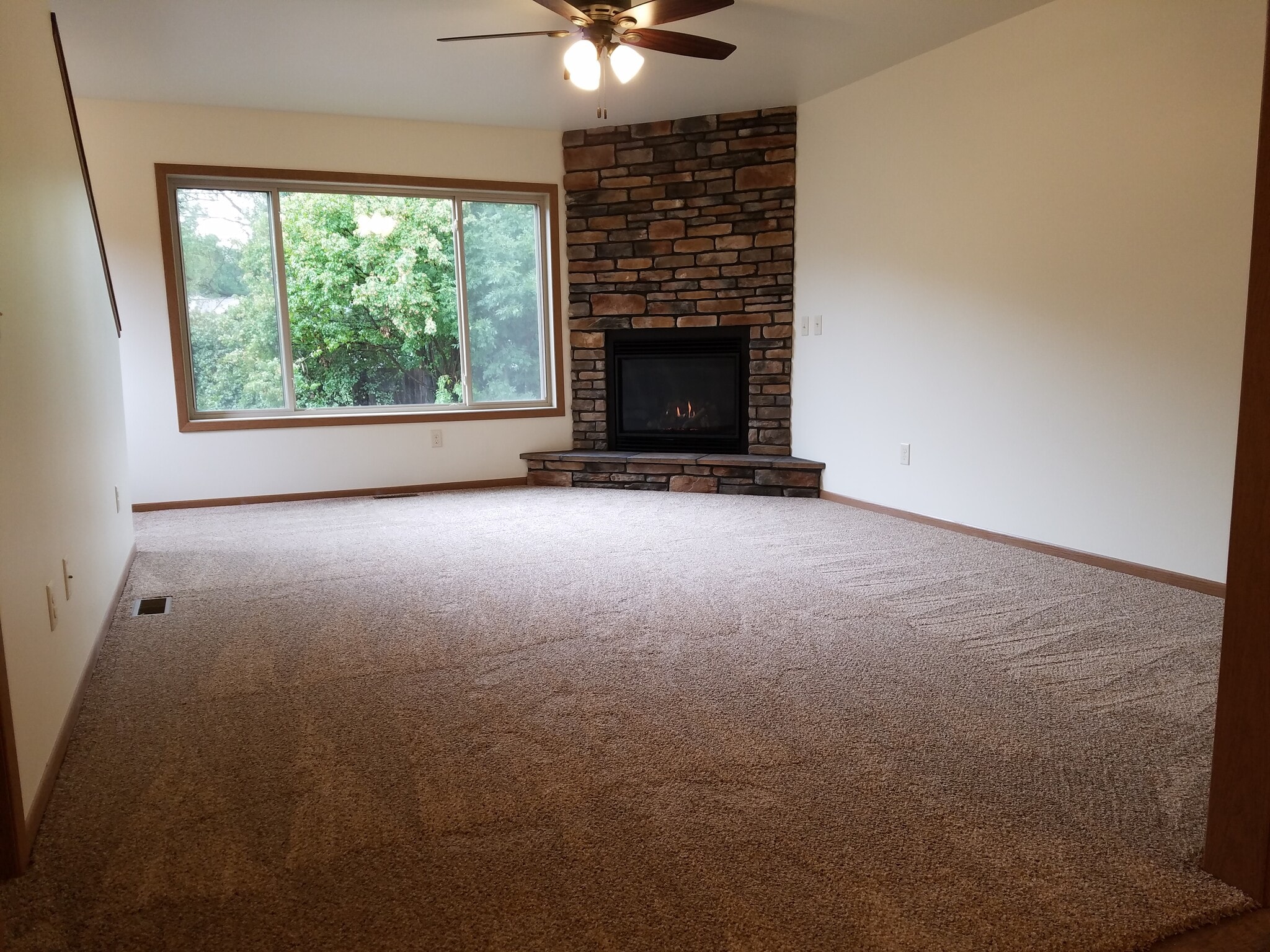 Living Room1 - 1500 E Clairemont Ave