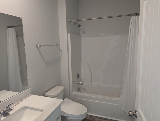 Building Photo - 1017 Midpoint Ln