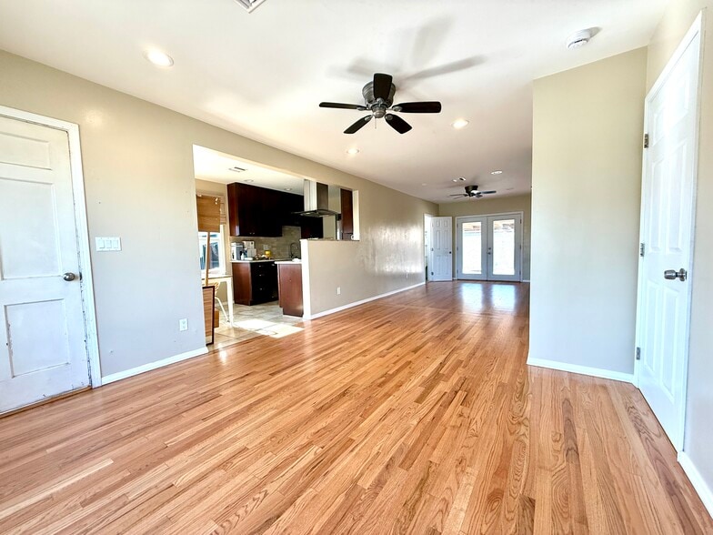 Building Photo - 1720 Midvale Dr