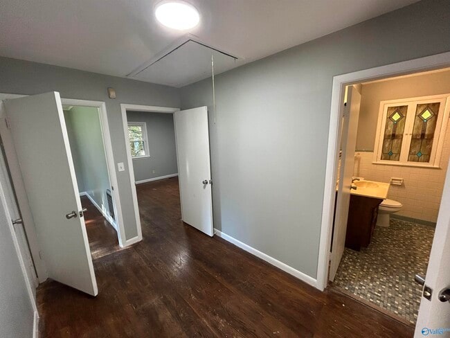 Building Photo - 4103 Lakeview Dr NW