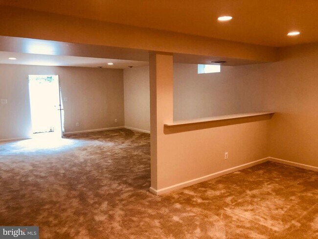Building Photo - 33 Glen Oak Rd