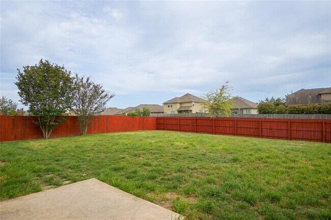 Building Photo - 210 King Ridge Dr