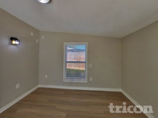 Building Photo - 1656 Dartmouth Dr