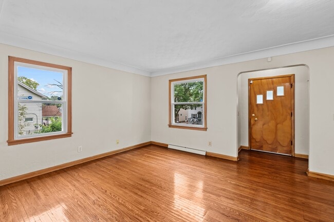 Building Photo - 2024 Southmoor Dr