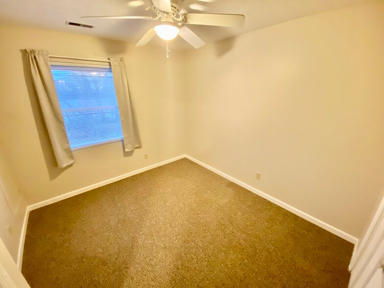 Building Photo - 116 Main St