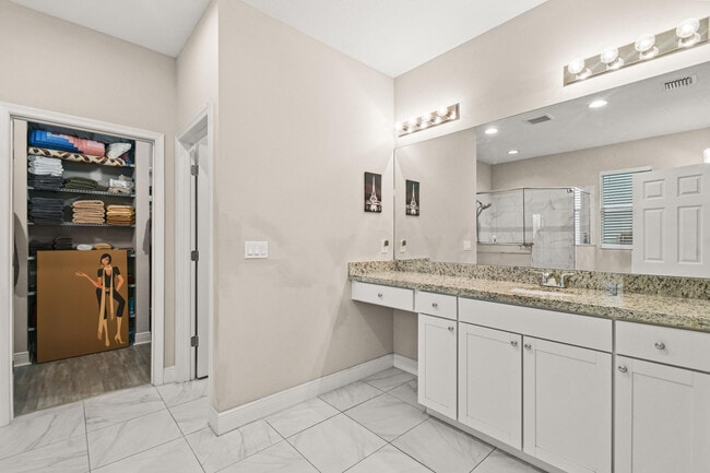 Building Photo - 1277 NW Leonardo Cir