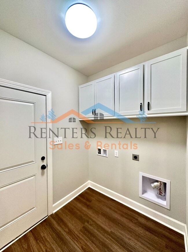 Building Photo - 3BR Home with Office, Bonus Room, Large Kitchen Island, 2-Car Garage & Large Yard – Huntsville Li...