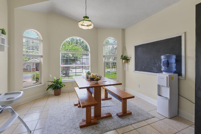 Building Photo - 1583 Applewood Way