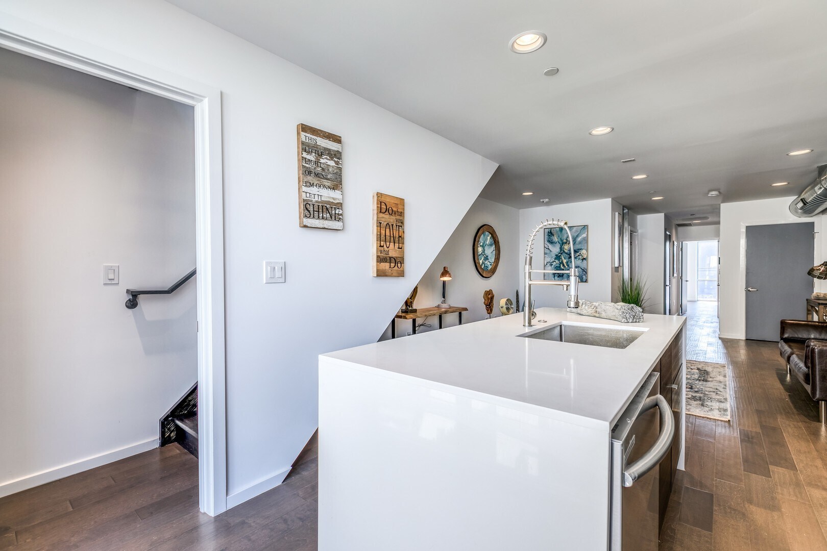 Building Photo - 629 W Oxford St