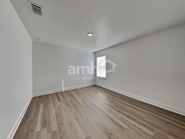 Building Photo - 216 Latitia Lane