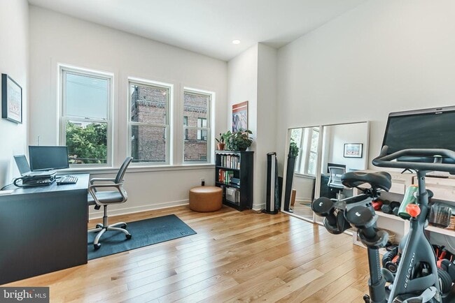 Building Photo - 2058 Poplar St