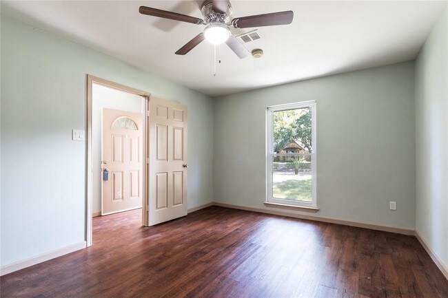 Building Photo - 5402 Sheraton Oaks Dr