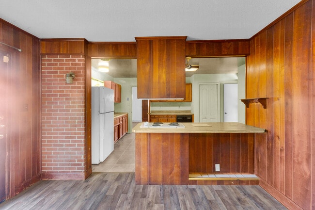 Building Photo - 2307 Woodland Ave