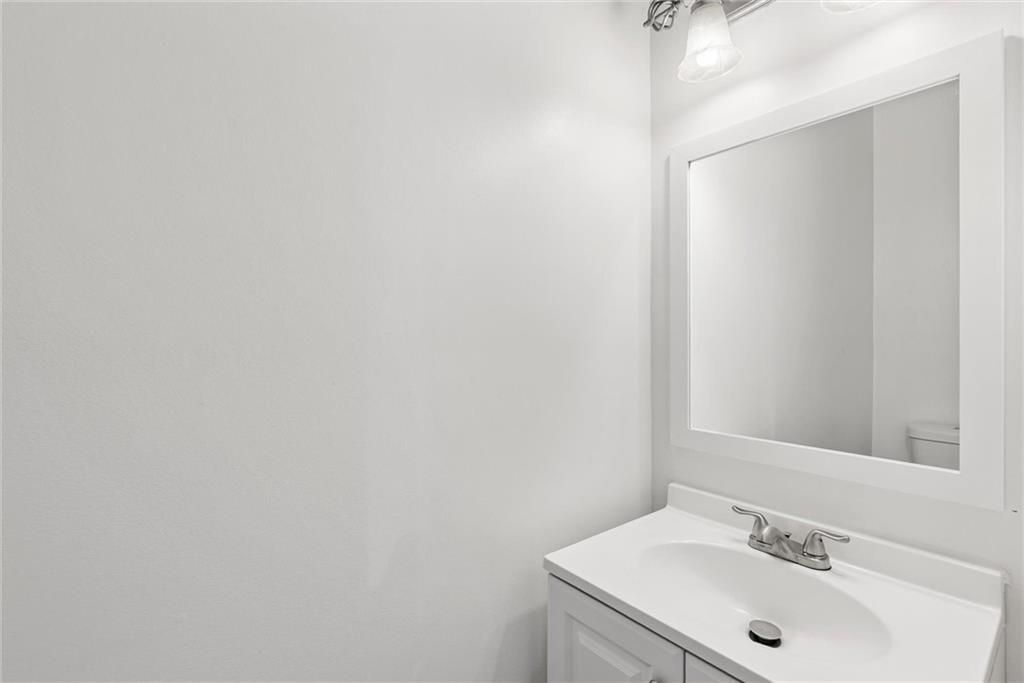 Building Photo - 6720 Stoneleigh Way