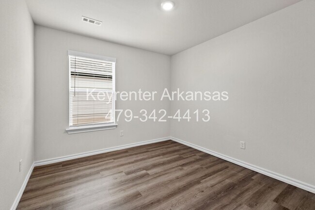 Building Photo - Gorgeous Home in Gentry!