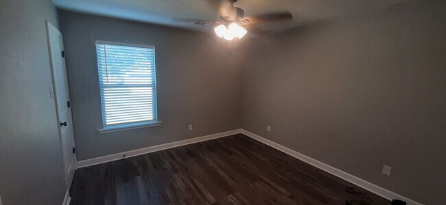 Building Photo - 59 Birchwood Dr