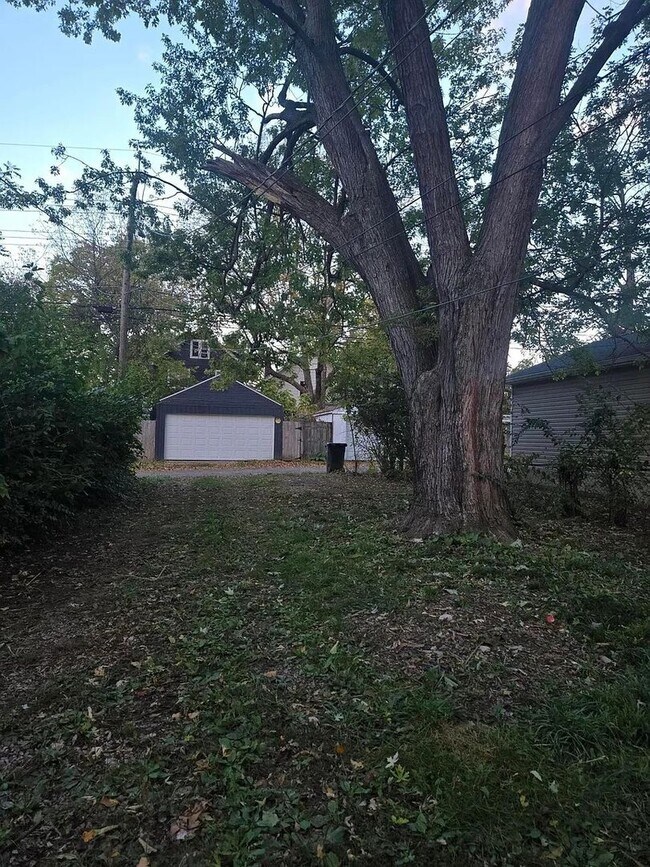 Building Photo - 127 N Burgess Ave