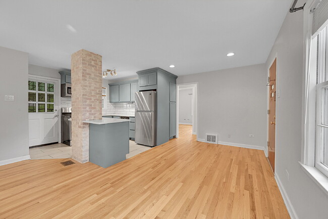 Building Photo - $2,695 - 3 Bed, 1 Bath Updated Home in Den...