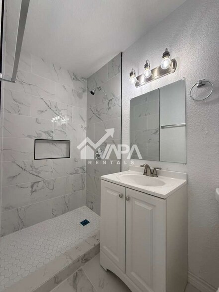 Building Photo - 231 Middlebury Dr