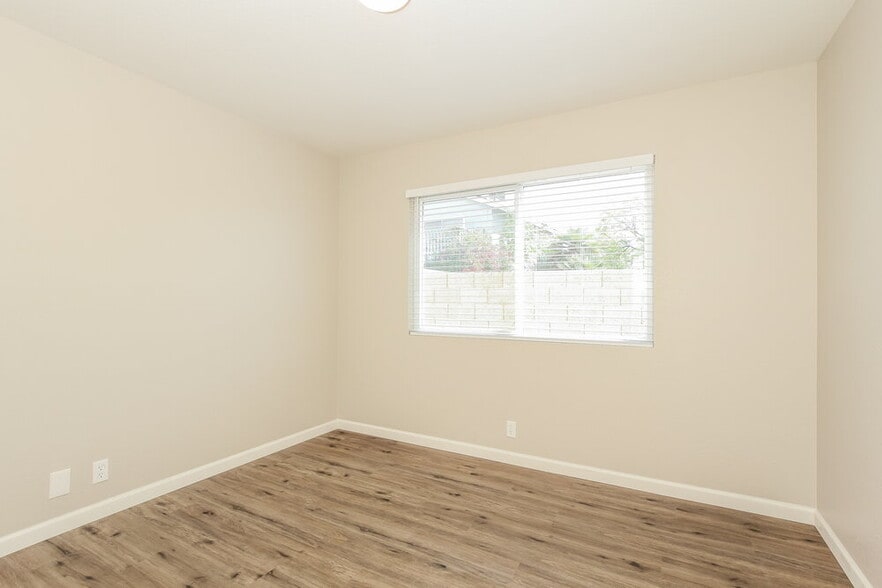 Building Photo - 23837 N 40th Dr