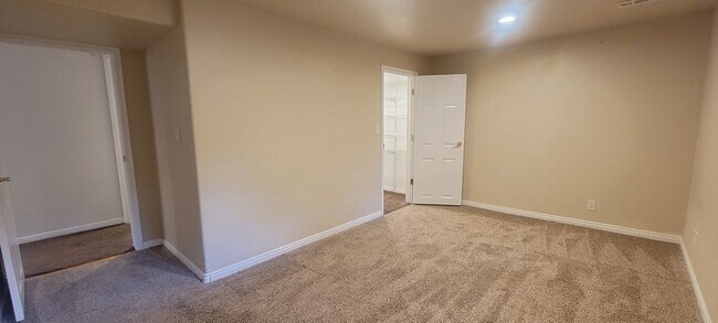 Building Photo - 512 E 5900 S