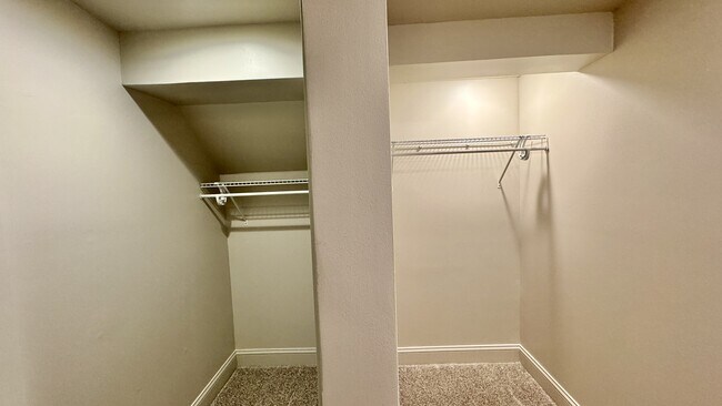 Building Photo - 220 Konawa Ln