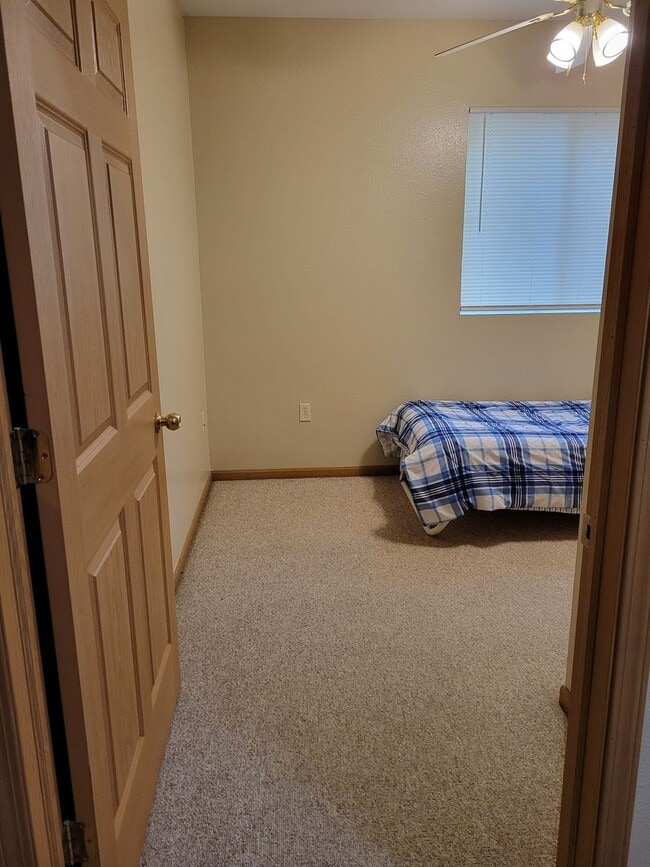 Building Photo - 5 Bedroom Duplex Unit