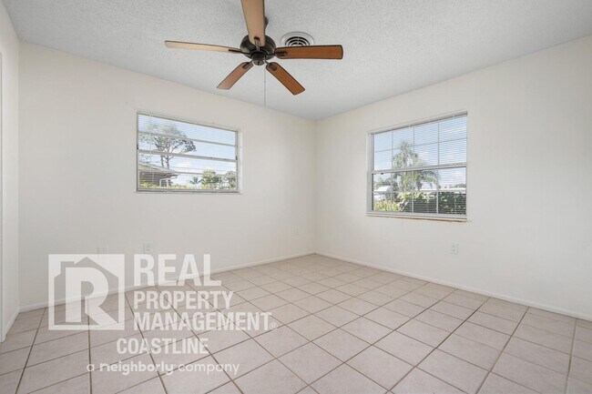 Building Photo - Welcome to Your Venice Oasis!