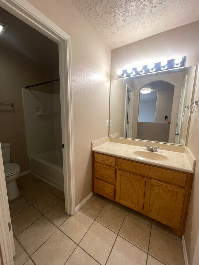 Building Photo - 919 Molten Pl NW