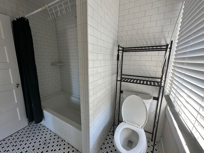 Building Photo - Old Hickory Village Duplex