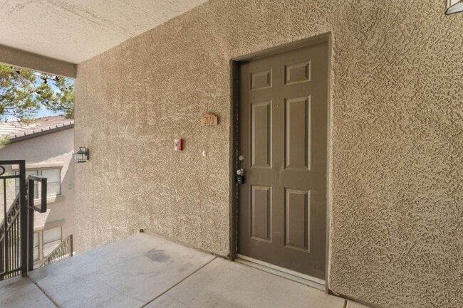 Building Photo - Bright 2-Bed Condo with Patio!