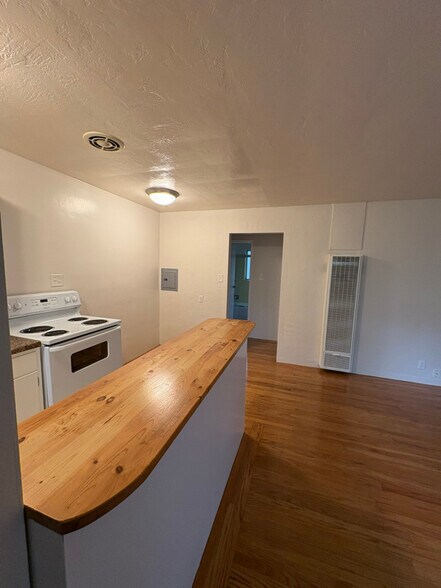 Building Photo - 16 Pacheco St