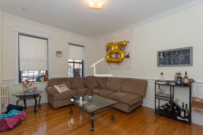 Building Photo - 35 Glenville Ave