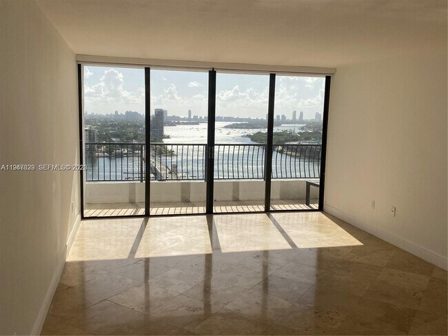 Building Photo - 555 NE 15th St