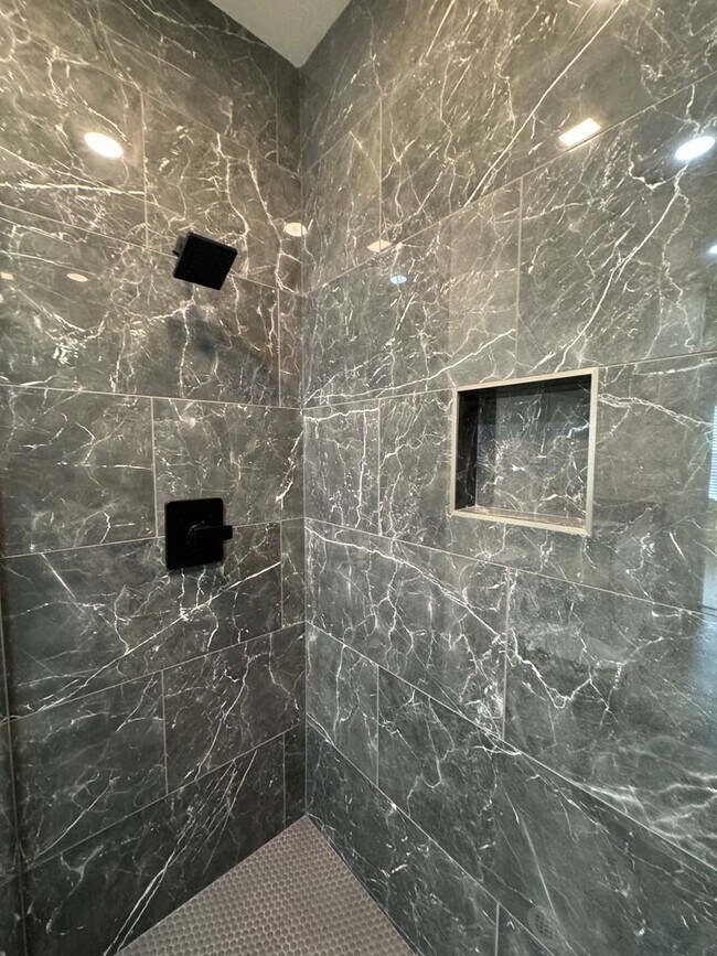 Building Photo - New 3 bed, 3.5 bath home across the Street from Meharry.  Modern upgraded kitchen and bathrooms. ...