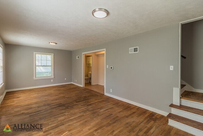 Building Photo - 1404 Legore Ln