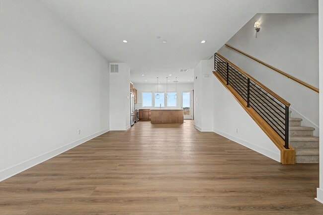 Building Photo - 689 Saddle Dr