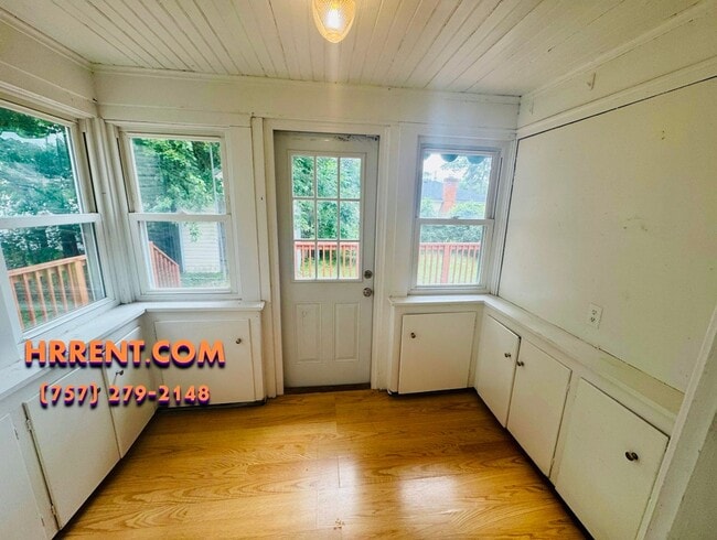 Building Photo - Lovely 3 Bedroom 2 Bath Single Family Home located in Norfolk VA