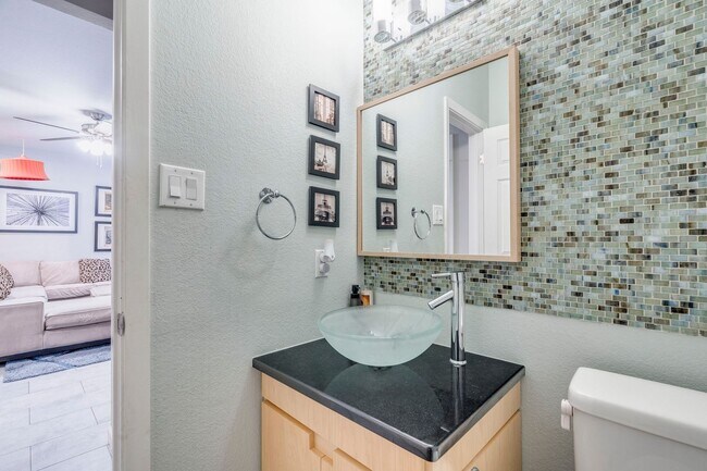 Building Photo - 10803 Sans Souci Pl