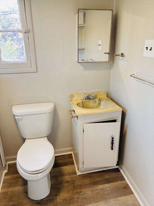 Building Photo - 838 N 34th St